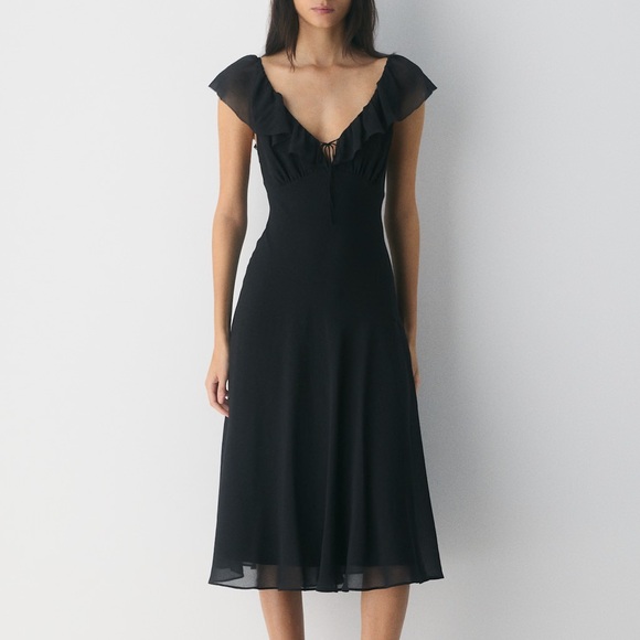 Aritzia Dresses & Skirts - Aritzia Wilfred Apostrophe Dress Chiffon V Neck Midi Black